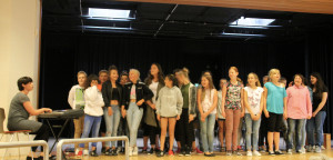 Für die musikalische Untermalung sorgten die Schülerinnen und Schüler der höheren Jahrgänge mit Frau Adomeit.